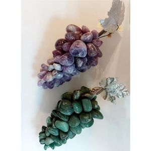 אשכולות ענבים מאבן
